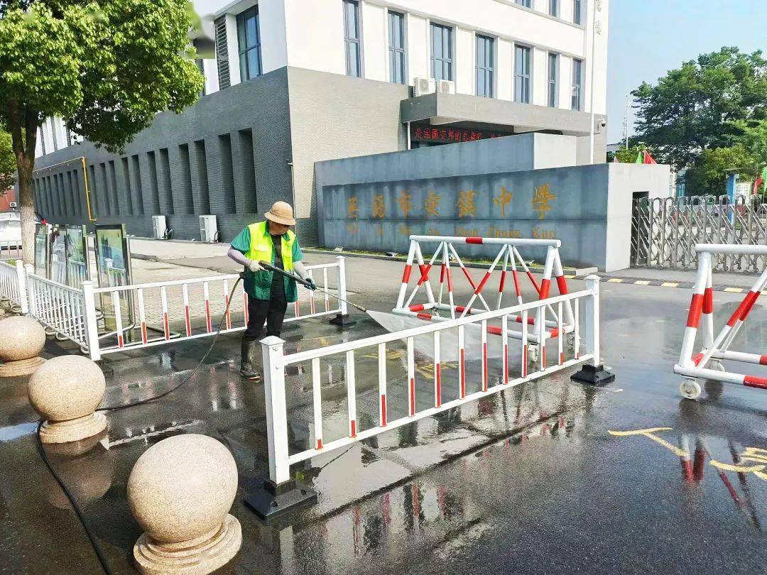 上午胡埭中学考点这一幕