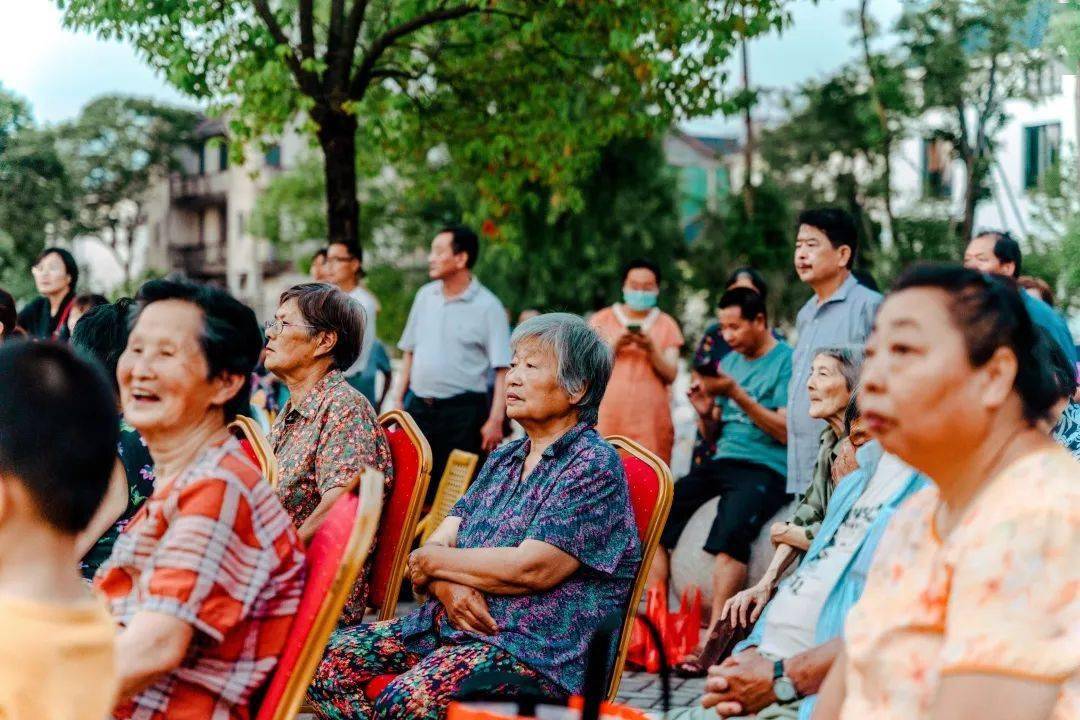 是什么让村里的老百姓都来围观