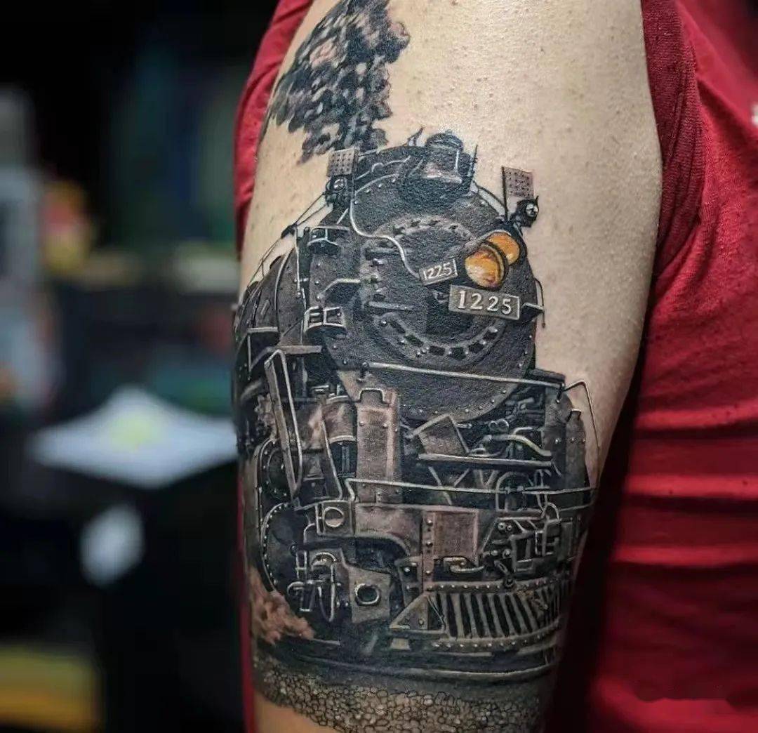 隆隆巨响的蒸汽机车