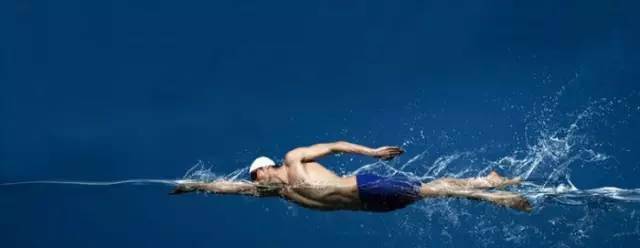 游泳中怎么练习身体平衡？_手机搜狐网