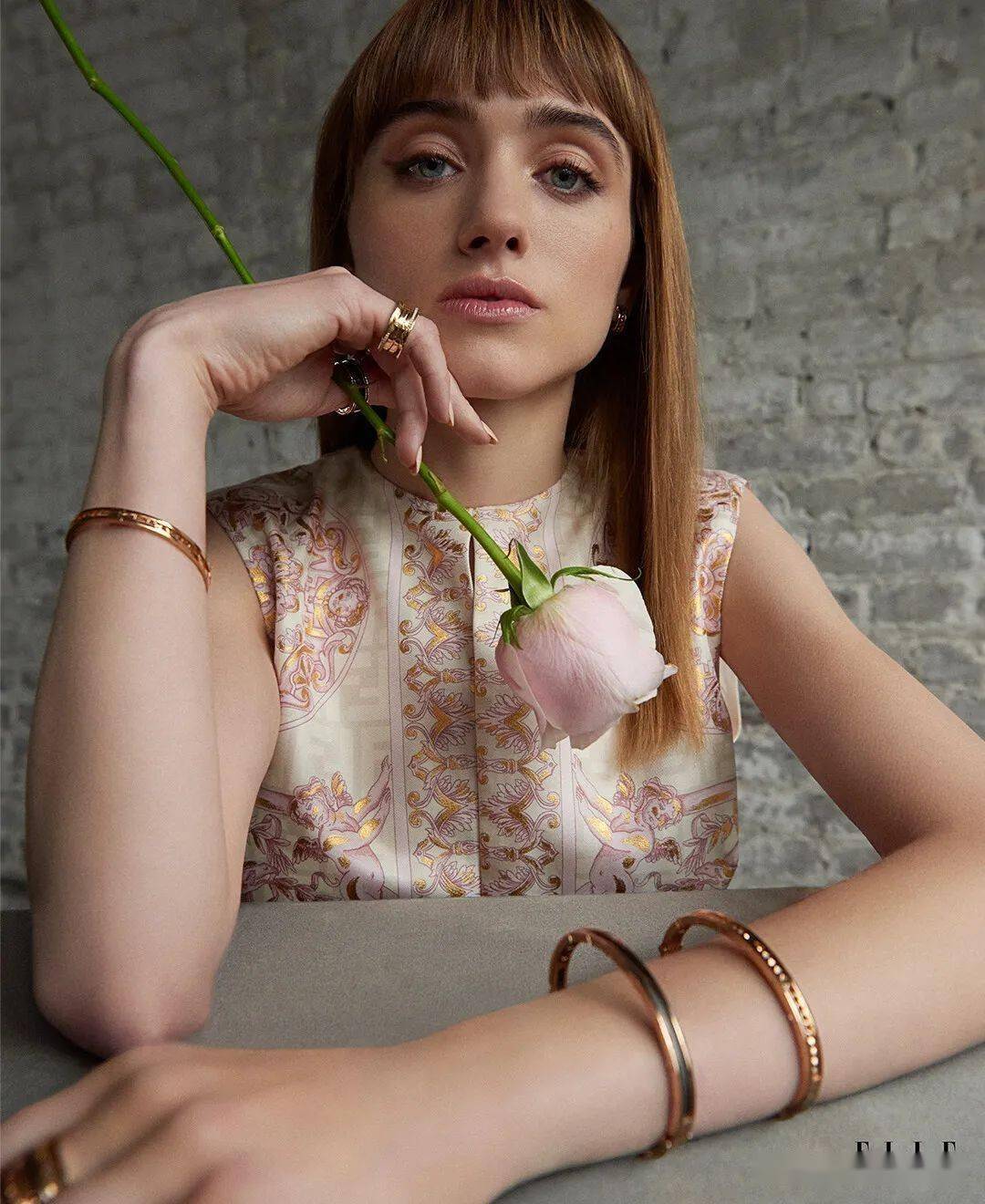 《怪奇物语》女星娜塔莉·戴尔时尚写真大片,都市女郎明媚爽朗_合作