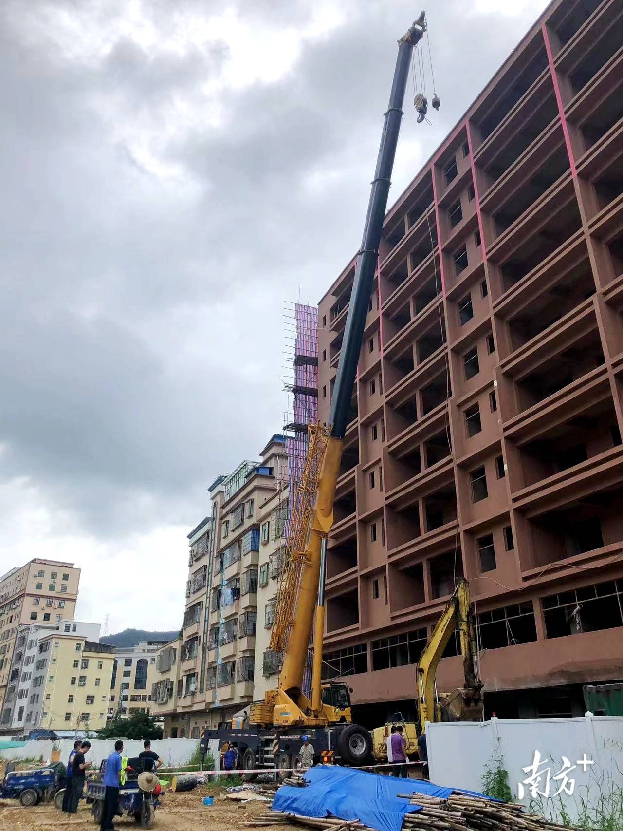 铁腕整治樟木头依法强制拆除2宗违法建筑