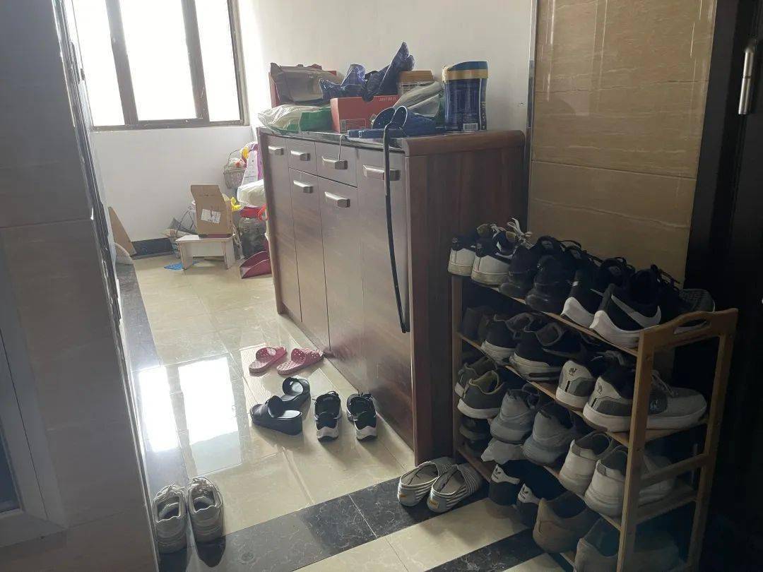 观察⑤丨建材藤椅架空层也不放过洲泉这些小区楼道令人叹为观止