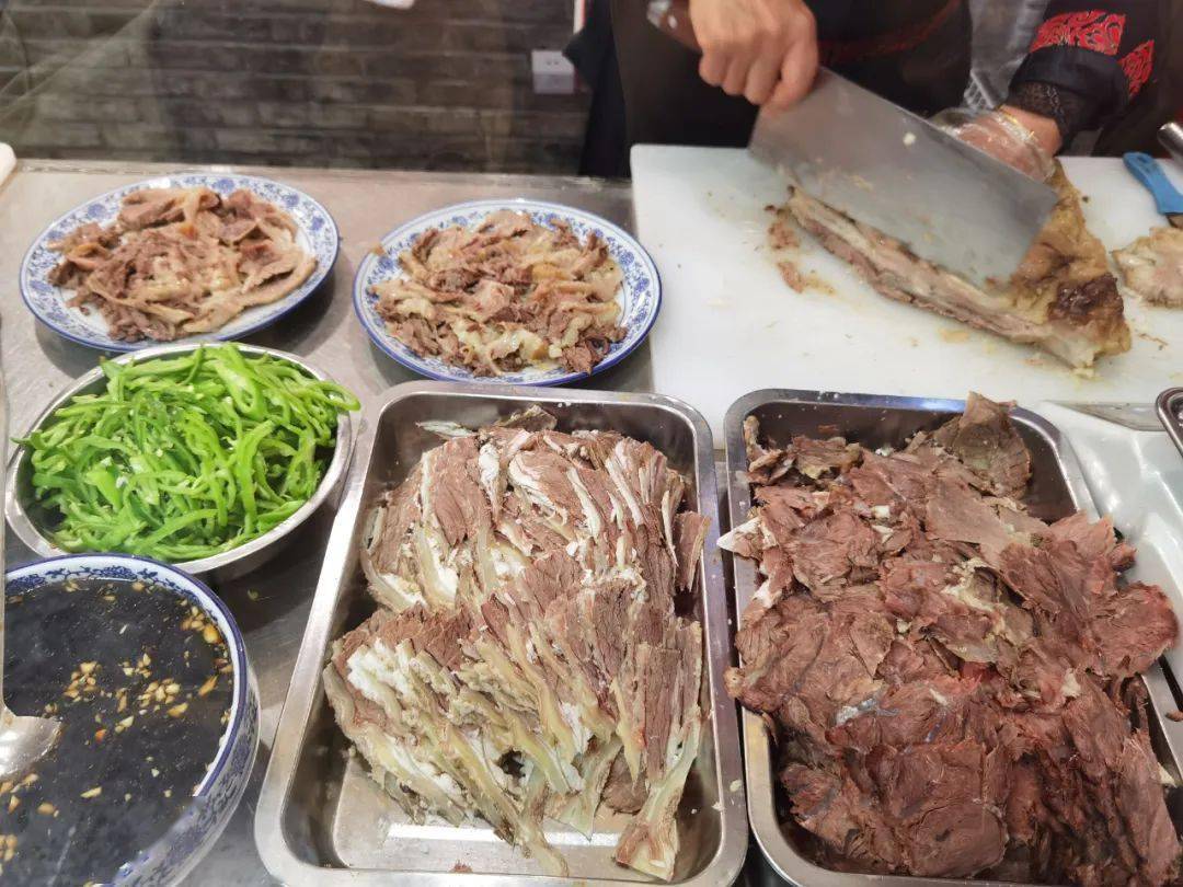 二两牛肉,早茶新"食"代,"面"向新未来△吴忠牛肉吴忠早茶集纳了拉面