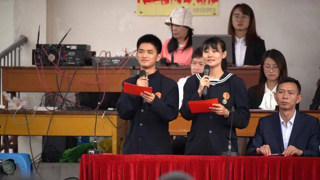 为青春加冠大理一中为学子举行成人礼
