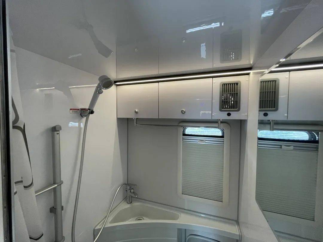 624西安房车展要当平头轻卡房车黑马车型后置厨卫版卡居二号来袭