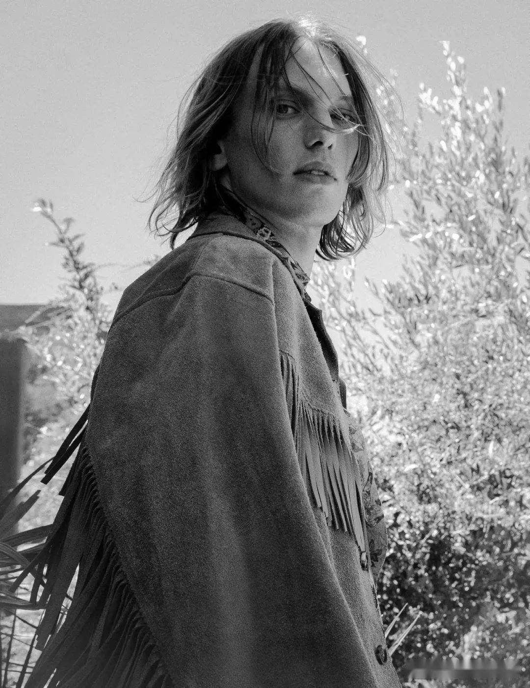 怪奇物语001号杰米坎贝尔鲍尔杂志大片