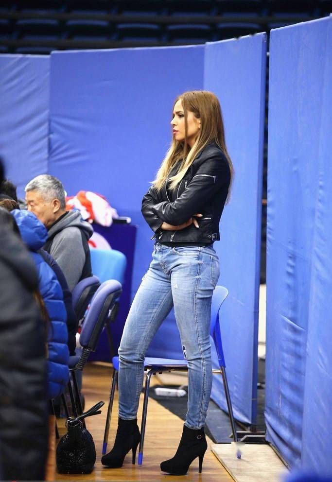 37岁哈达迪伊朗完婚,夫妻身高相差50公分!曾在nba期间家暴女友