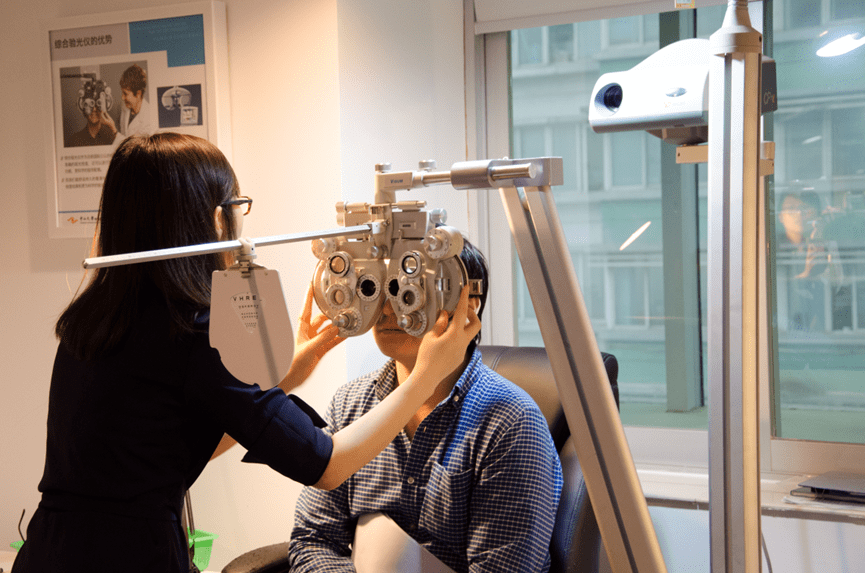 广州新华学院眼视光学专业迎来首届毕业生