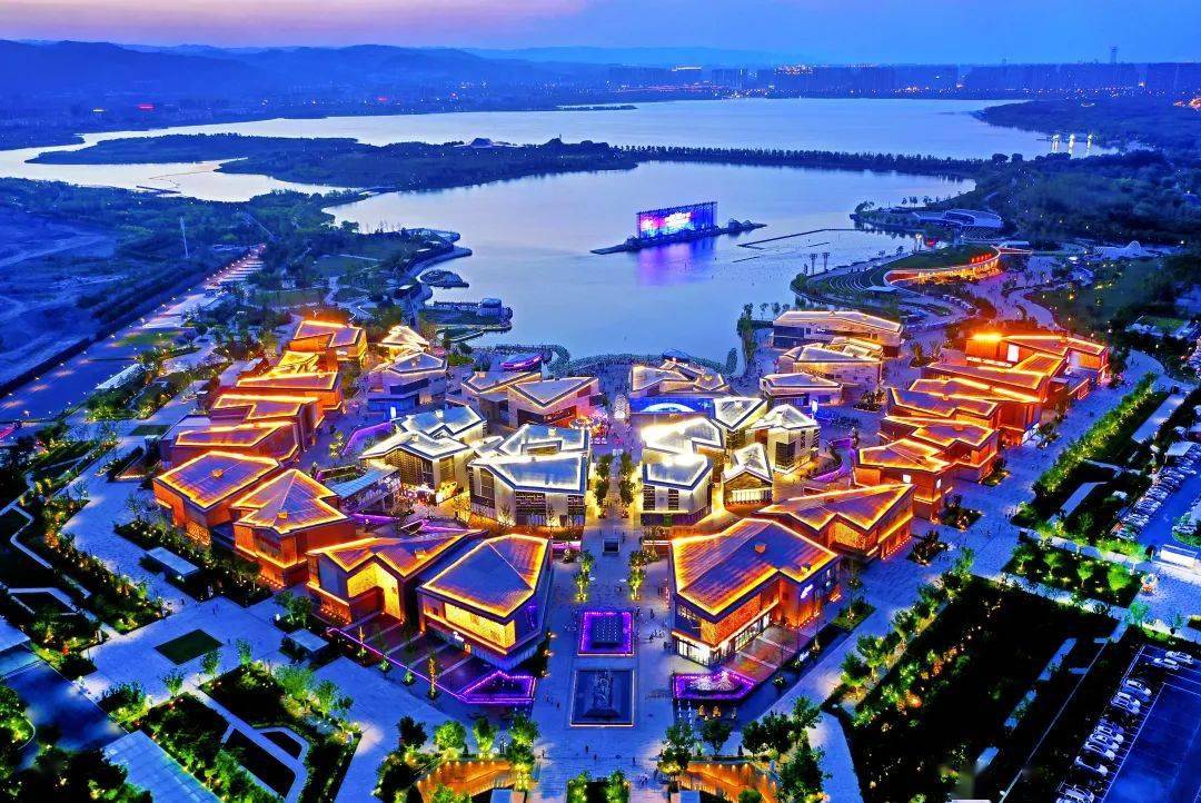 放眼晋阳里 "钻石"镶湖边_太原_湖畔_景中