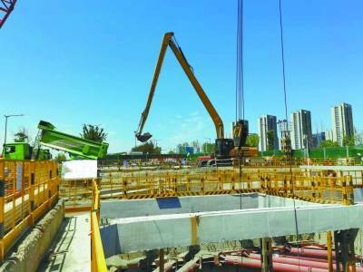 南京地铁11号线建设迎来新进展首个基坑开挖见底最深处达地下18米