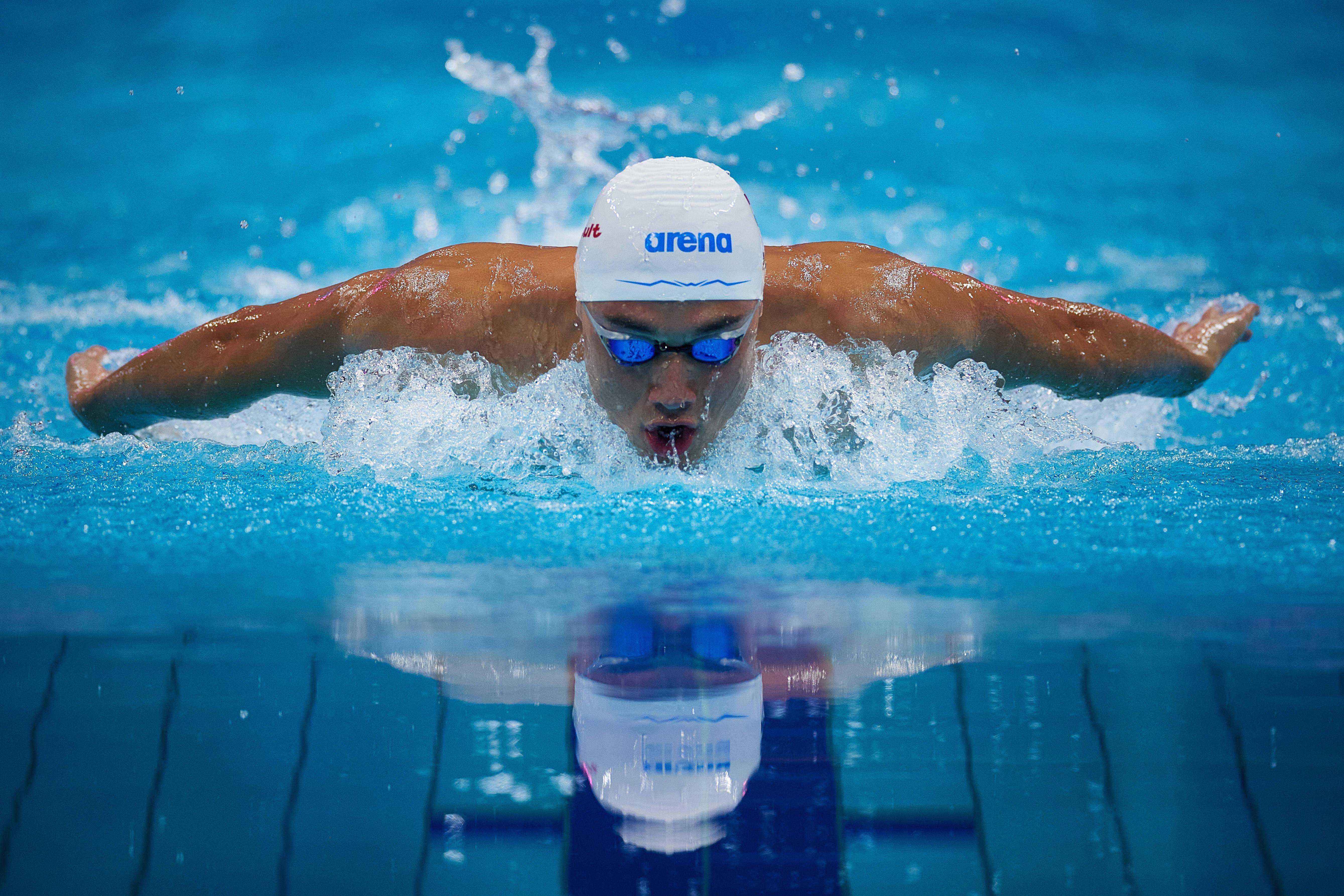 游泳世锦赛匈牙利选手打破男子200米蝶泳世界纪录
