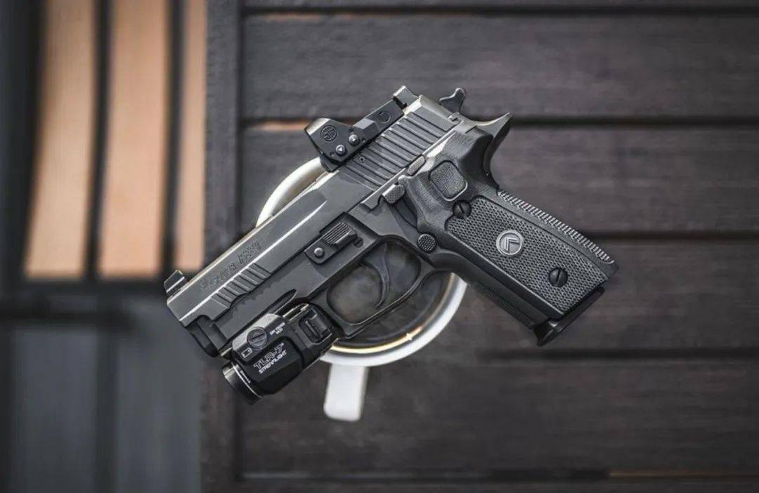 苍劲有力西格绍尔家的手枪美图欣赏