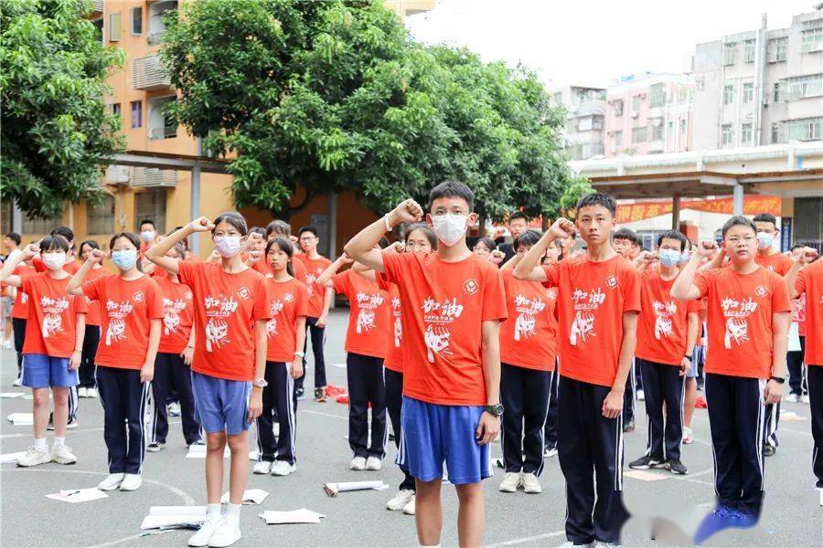 东升学校初中部隆重举行初三年级毕业典礼