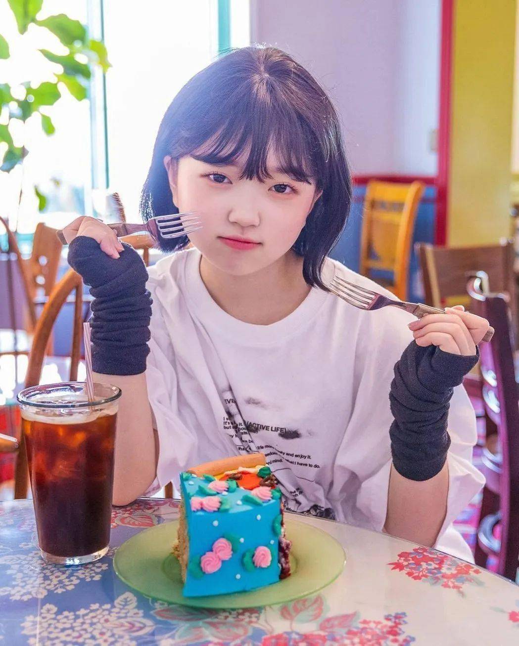 天妹纸21岁演小学生没人发现童颜震惊网友