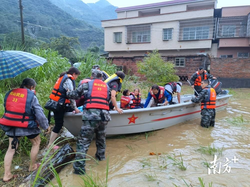 抗洪打头阵、重建当先锋！清远黄浊洪水中的一抹“迷彩绿”民兵英德市军分区 3784