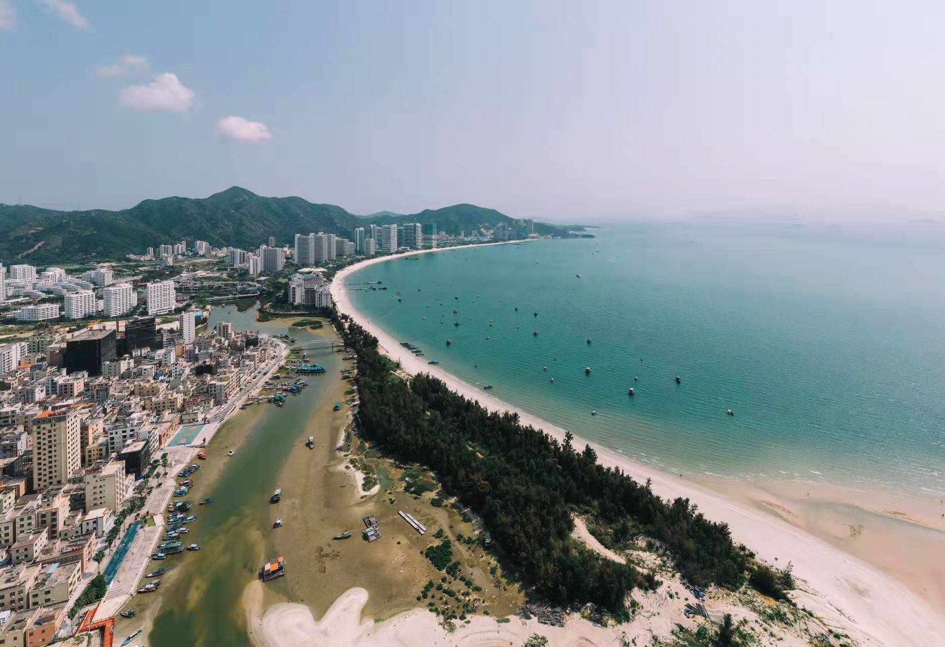 近年来,惠东花大力气着力改善稔平半岛的交通基础设施水平,大力推动县