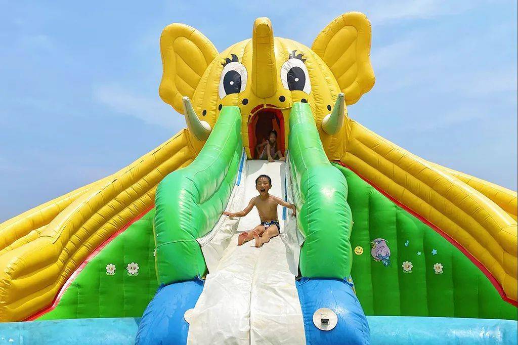 水流滑落下来逆着水流爬到顶部大象水滑梯summer time叫上小伙伴们,来
