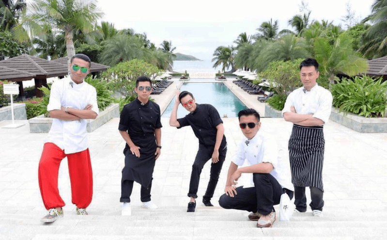 《十二道锋味》作为头牌,这家酒店享有石梅湾绝美海景和6公里私家沙滩
