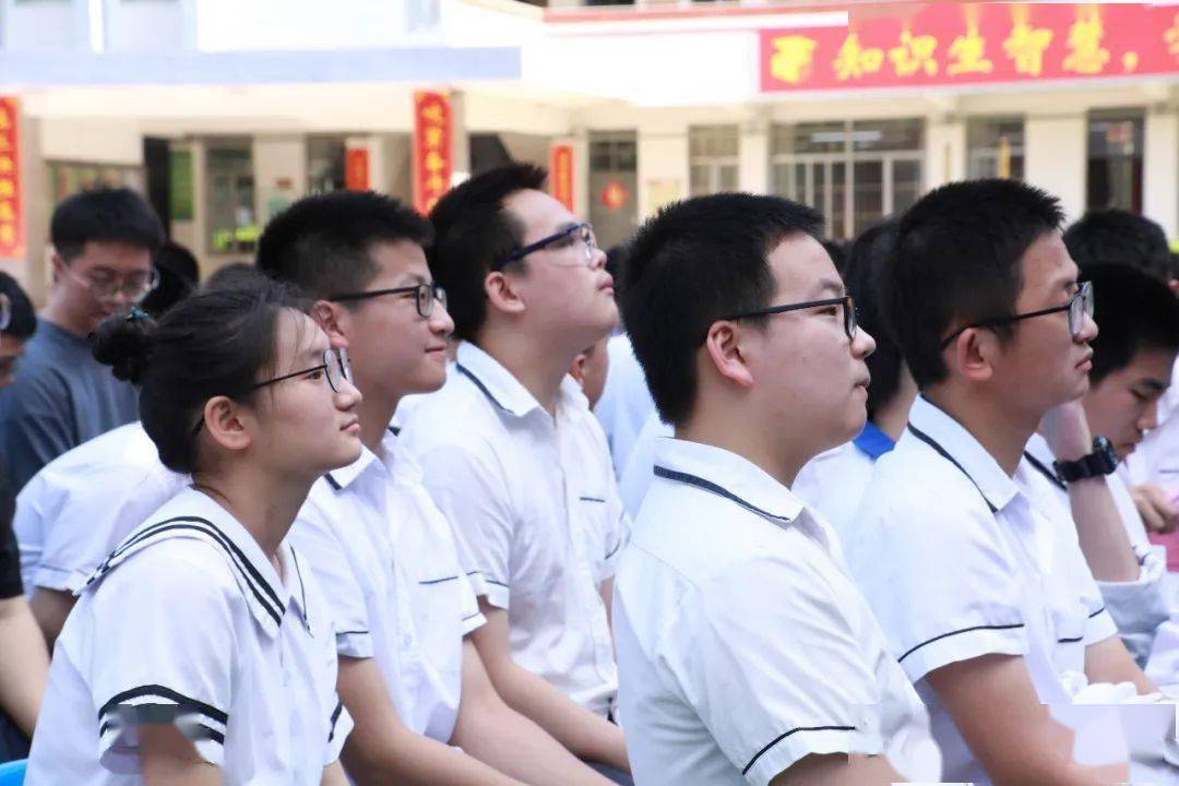 大田一中隆重举行2022届高三毕业典礼2023届师生进驻高三楼仪式