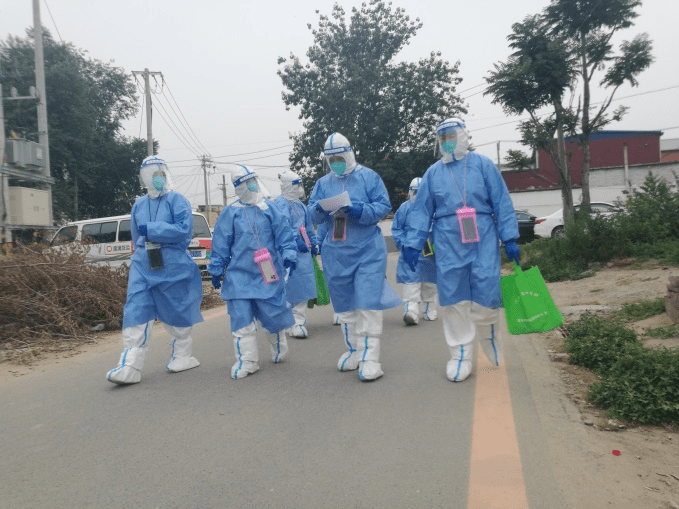 昌房公司接到支援小汤山防疫的通知后,积极与小汤山镇马坊村对接,迅速