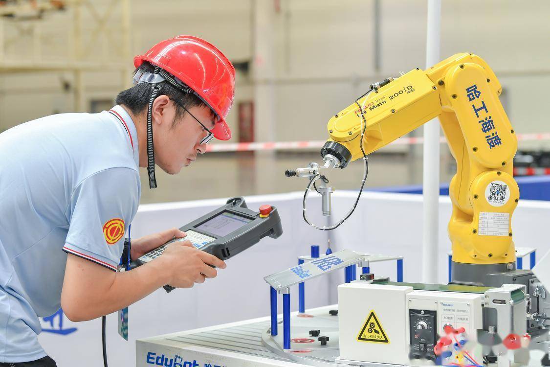 2022年6月23日,安徽省机械冶金系统工业机器人技术应用技能竞赛在合肥
