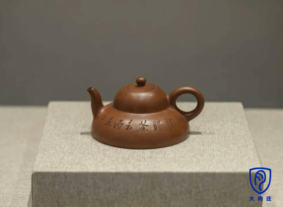 而我们所说的曼生壶,则出现在稍晚一些时候的清代中期.