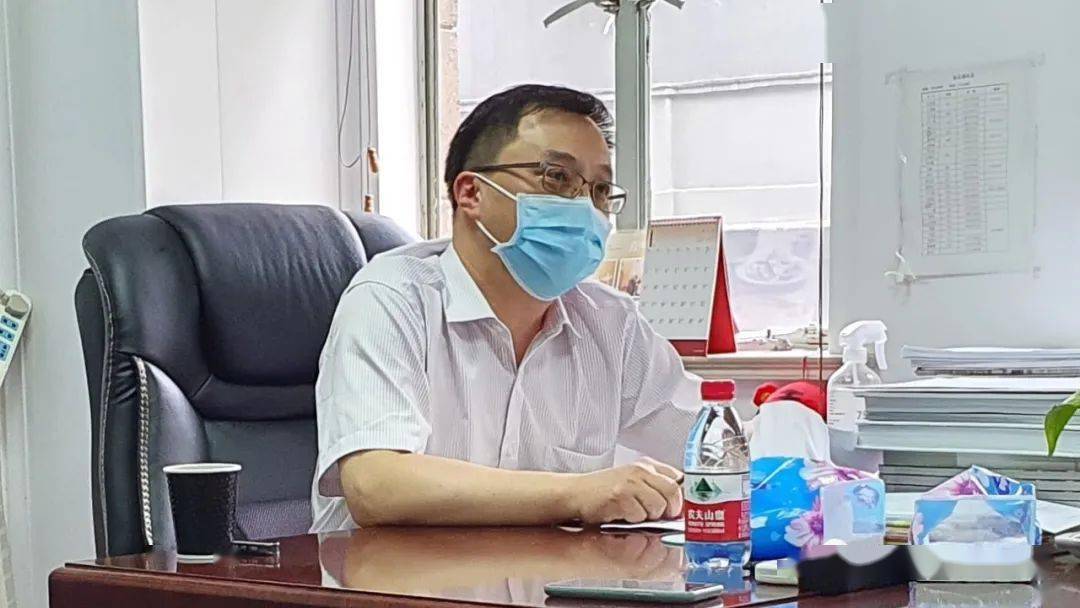 红子鸡董事长陈中良在发言中真诚流露出对企业陷入极端困境的担忧,他