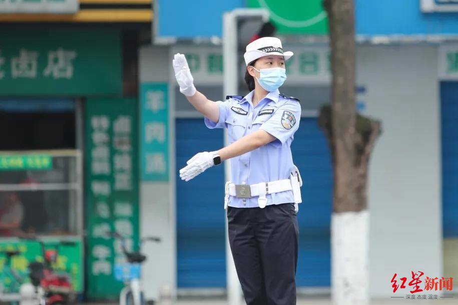这支女子交警队亮相彭州街头几乎都是00后