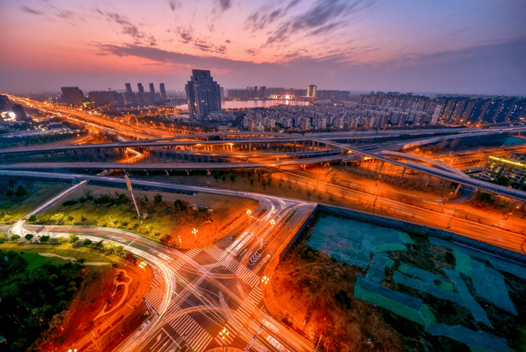 南京城南高桥门立交桥。崔飞 摄新庄立交。沈昕逸 摄晨光立交。 张家玮 摄
