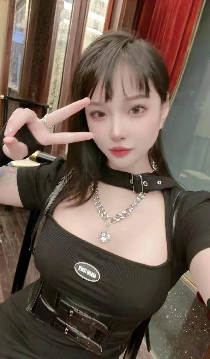 "臀神"宋昱欣直播首秀,与冬尔跨圈联动!