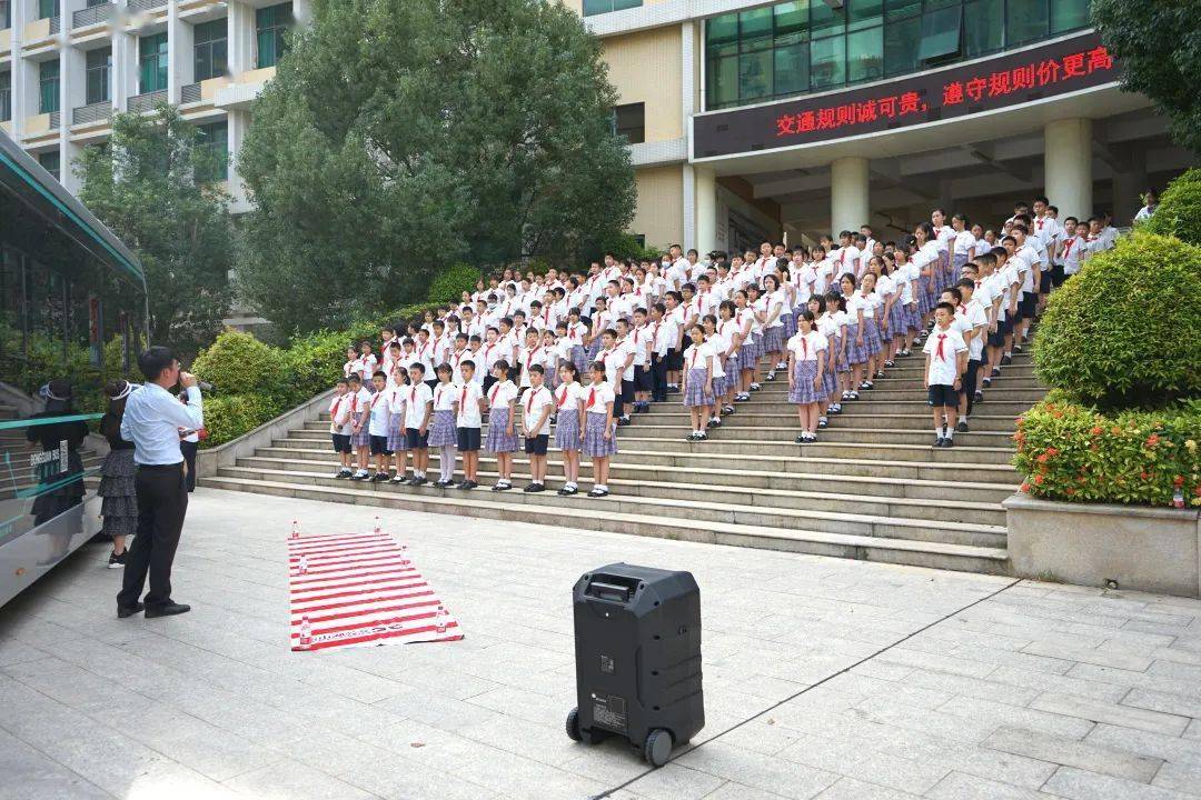 莞美学校小学部文明交通进校园安全责任留心间