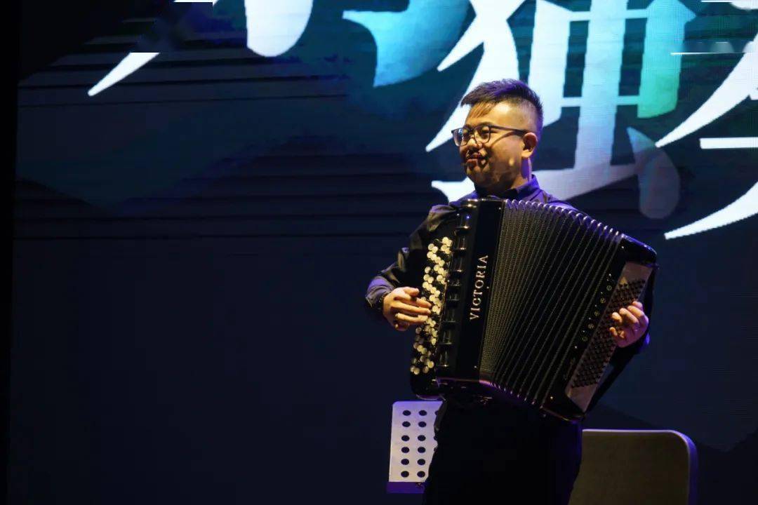 演出回顾手风琴的别样之声中国首位职业手风琴演奏家刘昭手风琴音乐会