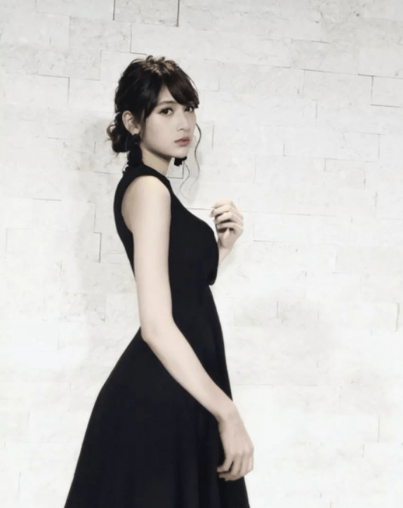 坏女人神代玲花展现好身材混血女神angela芽衣美照赏