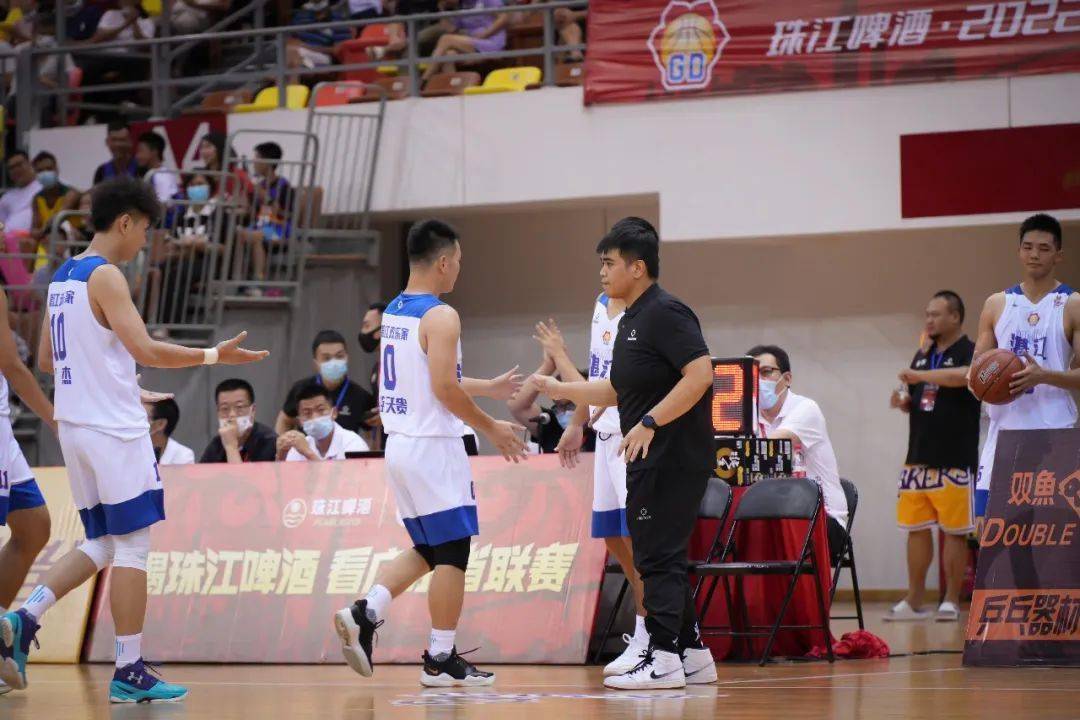 2022粤男篮湛江欢乐家队主场之战齐齐发力斩获小组赛两连胜精彩表现为