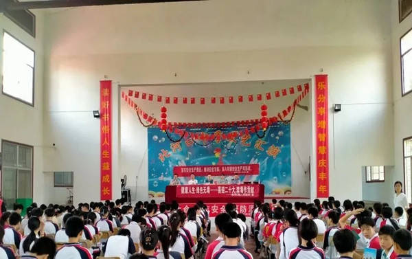 南县举行626大型禁毒宣传活动