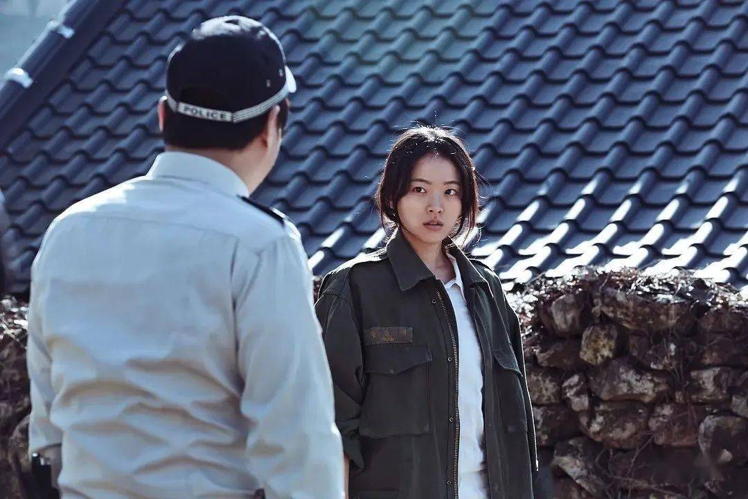 这部电影向乔治·罗梅罗的《活死人之夜》,罗曼·波兰斯基的《罗斯