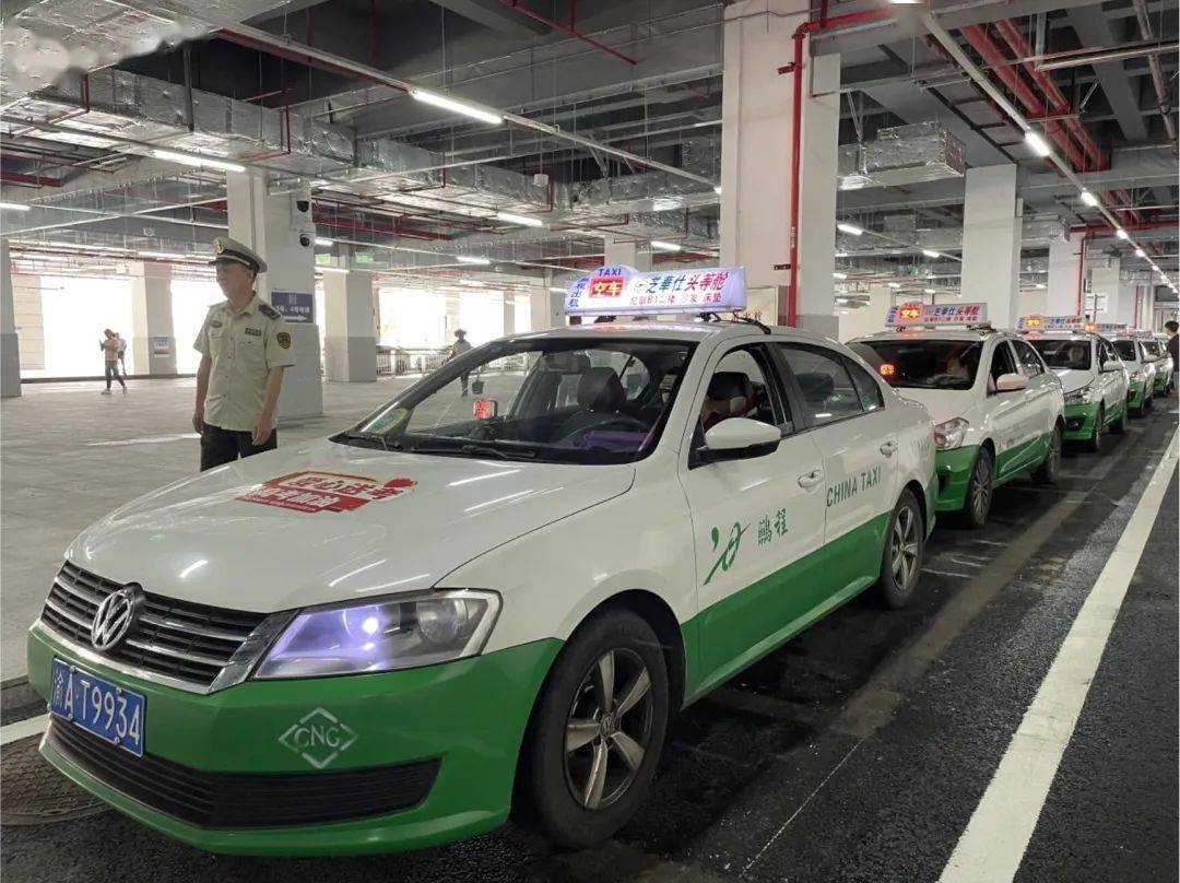 站的出租车,私家车交巡警采用专人专岗全天轮流巡查整治在高铁云阳