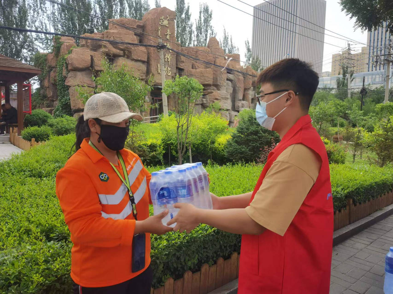 夏日送清凉致敬劳动者