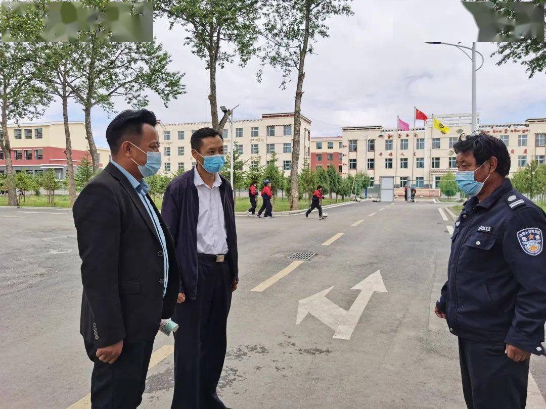 在兴海县,州政府副州长,州公安局党委书记,局长李巍要求,要突出显性用