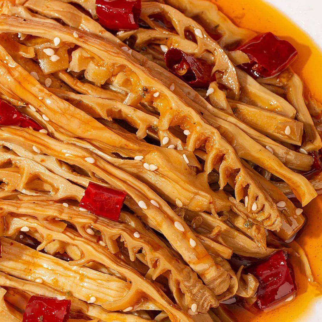 「脆皮五花肉」金灿灿的五花肉,带着辣椒香,卤香夹裹着油脂香来势汹汹