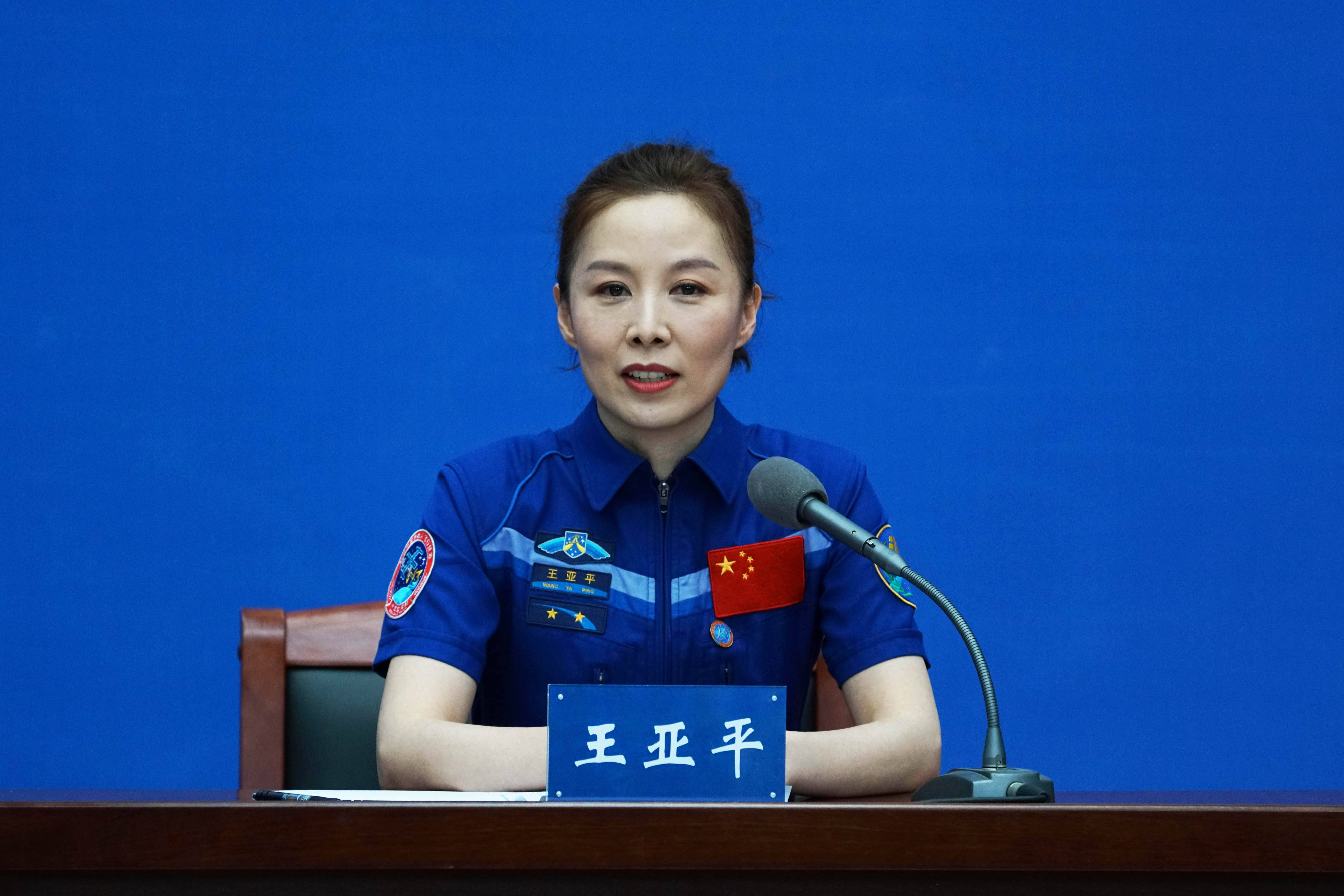 6月28日,神舟十三号航天员王亚平在北京航天城回答记者提问