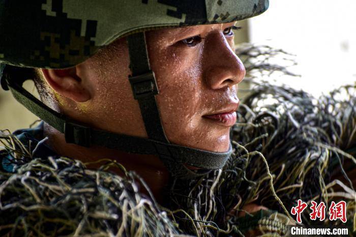 武警福建总队开展"巅峰-2022"特战侦察比武_港警三支"反恐部队"新装