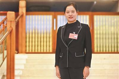 李雪代表杨兰英代表邵天帅代表于德利代表王文光代表