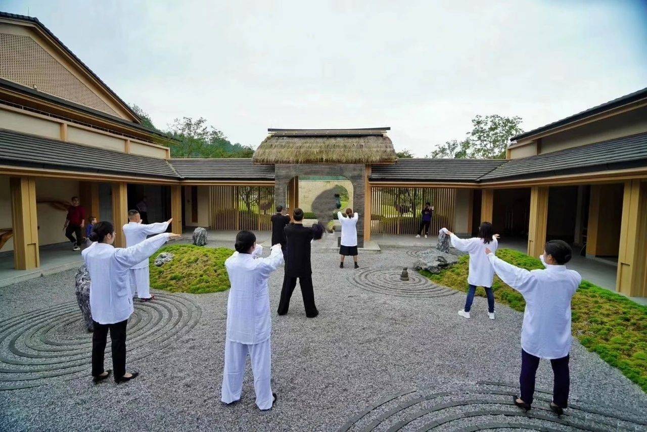 打太极前,做这个动作5分钟,胜过步行1小时,在家就能做到健全身!_锻炼_运动_关节