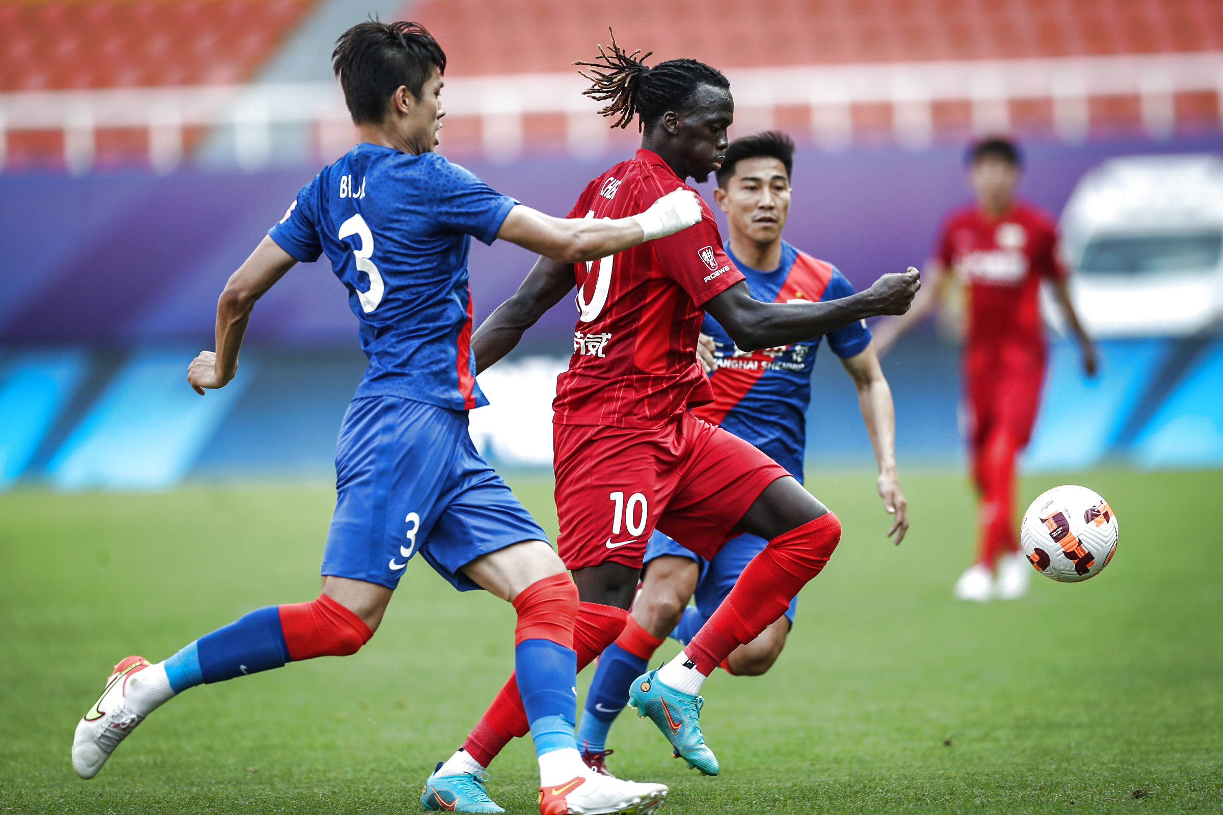 足球——中超:上海海港平上海申花_比赛_辽宁_球员