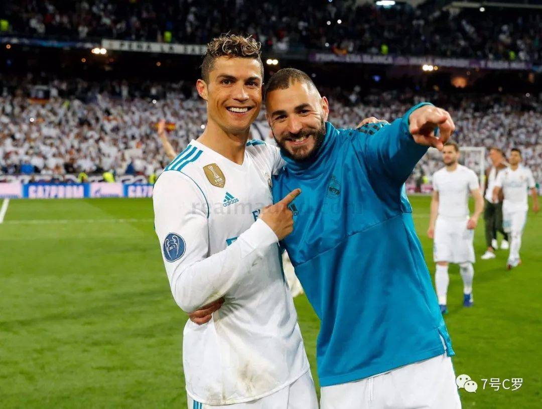 暗示啥本泽马发布与c罗合照