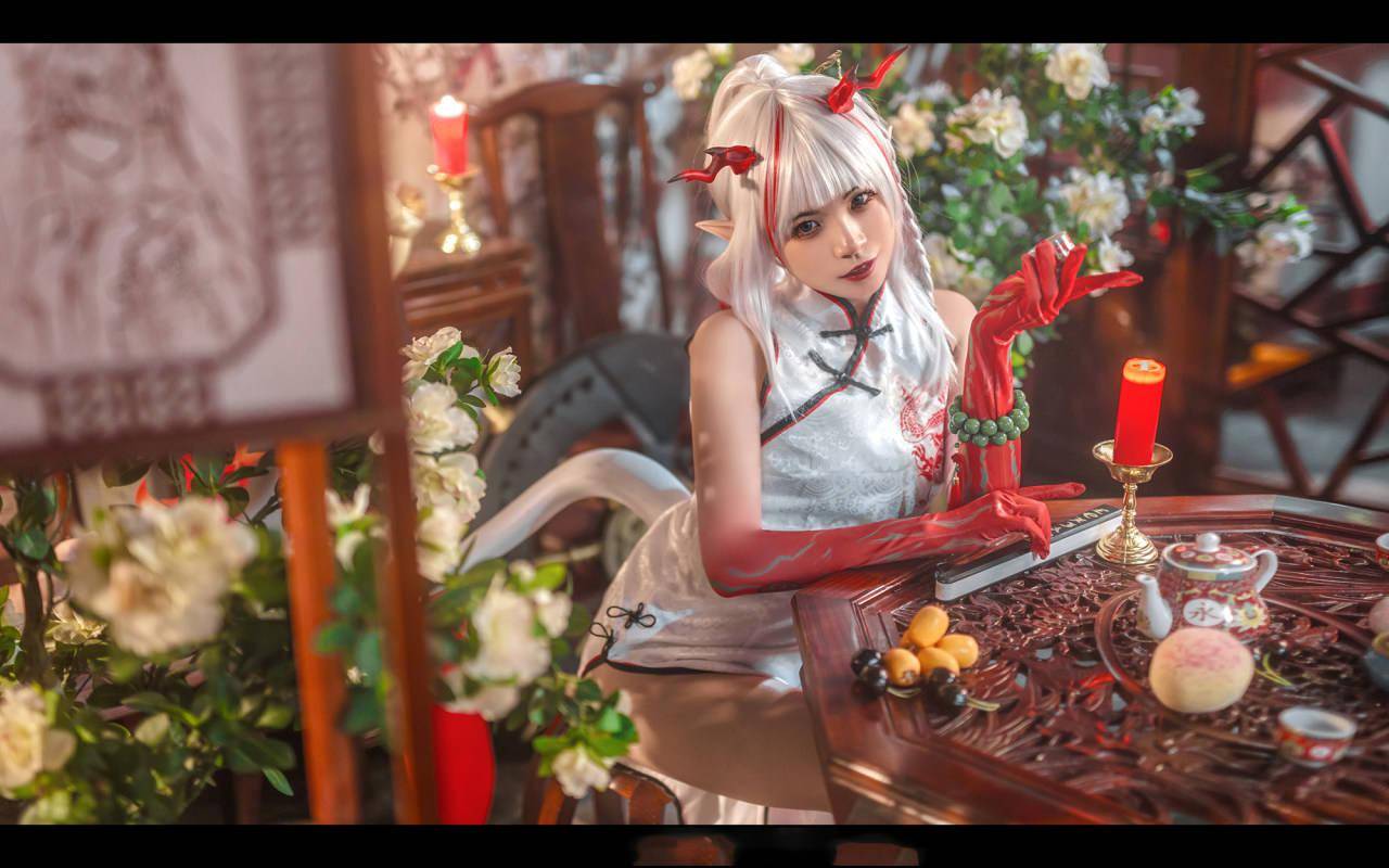 明日方舟乐逍遥年cosplay