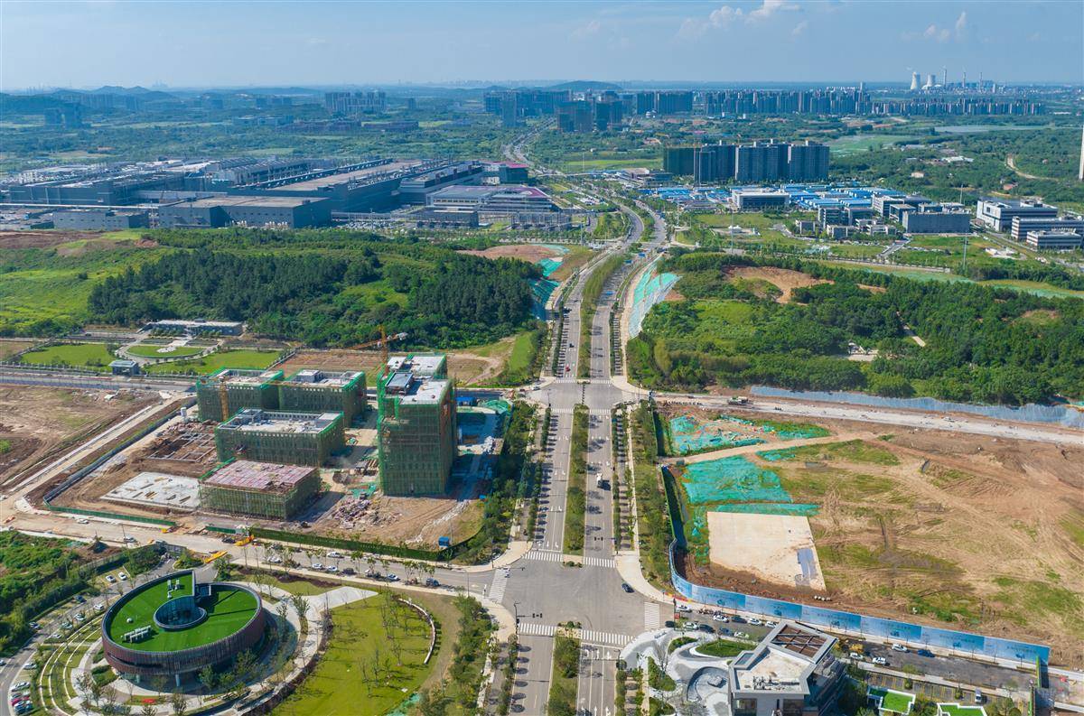 未来三路是一条连通武汉未来城与鄂州红莲湖大数据产业园的主干道,全