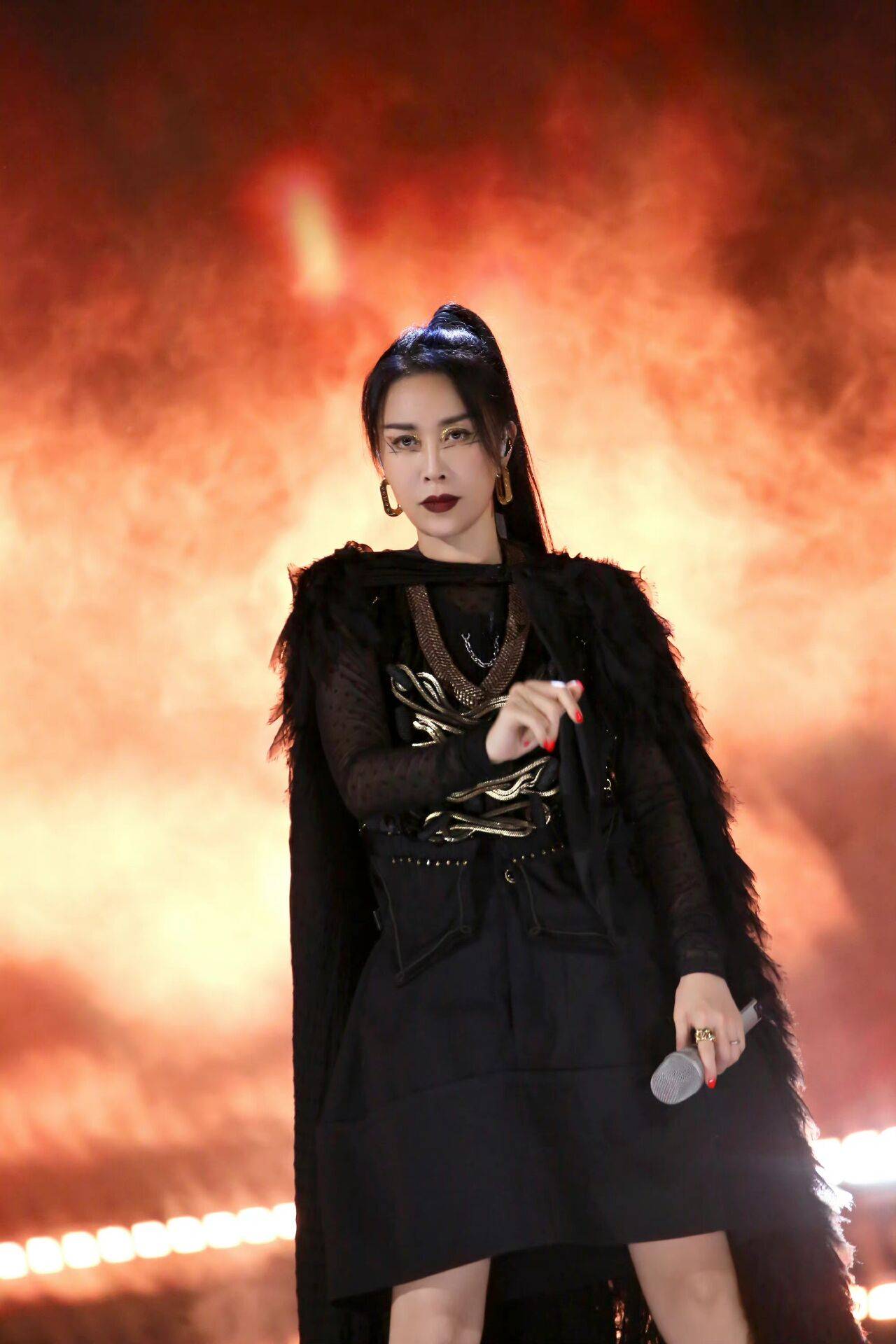 浪姐三公孤勇者燃爆rap居然是那英写的不愧是拿过金曲奖最佳作词的人